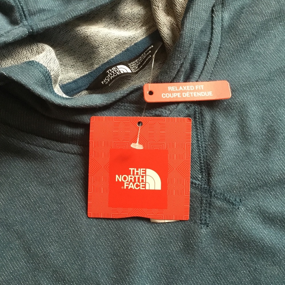 The North Face Women’s Terry Poncho Pullover - Picture 9 of 10